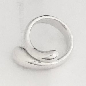 Tiffany & Co. Jewelry - 💝Elsa Peretti Teardrop Ring💝 Tiffany & Co. Jewelry - 💝Elsa Peretti Teardrop Ring💝